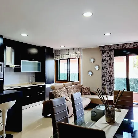 Con Terraza Y Piscina Lägenhet *