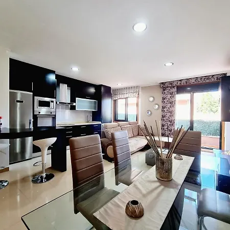 Con Terraza Y Piscina