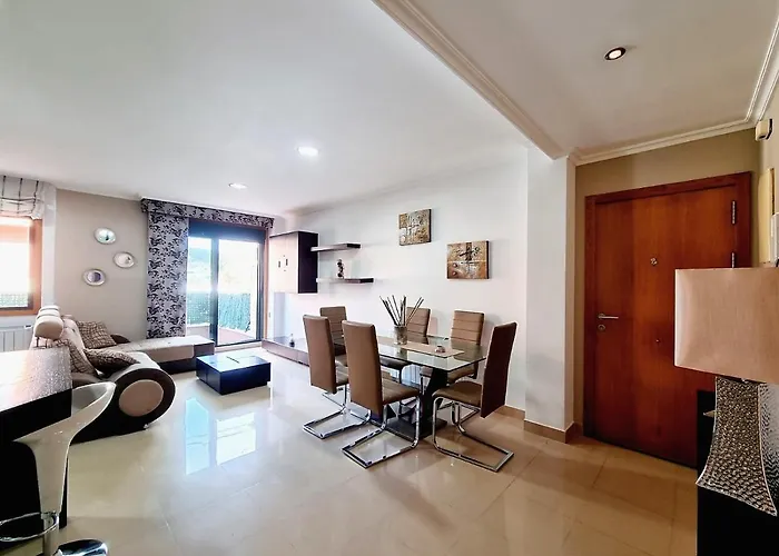 Con Terraza Y Piscina