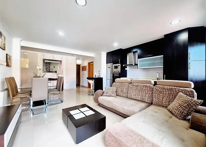 Con Terraza Y Piscina *